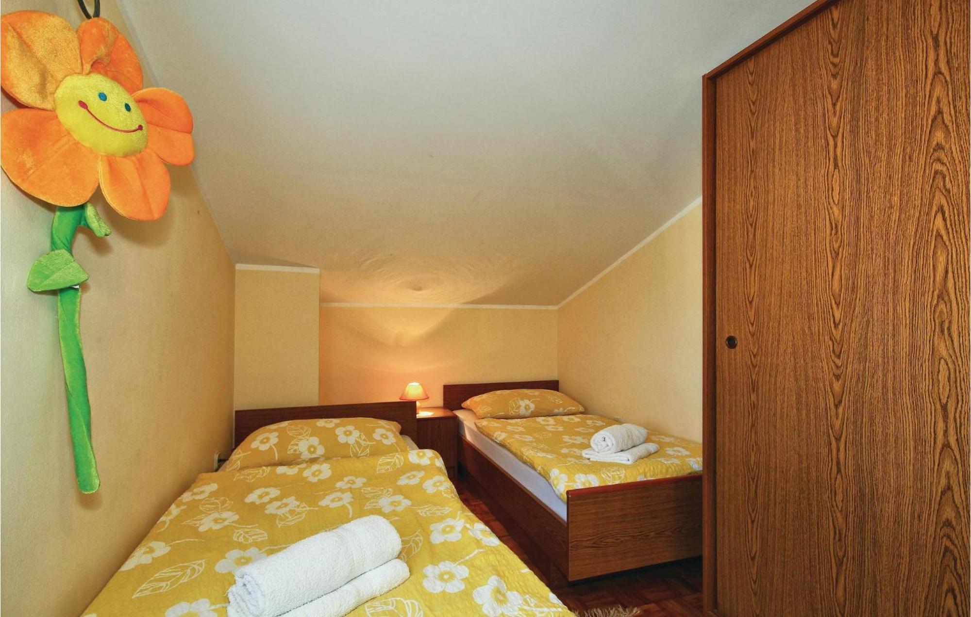 3 Bedroom Gorgeous Apartment In Porec Luaran gambar