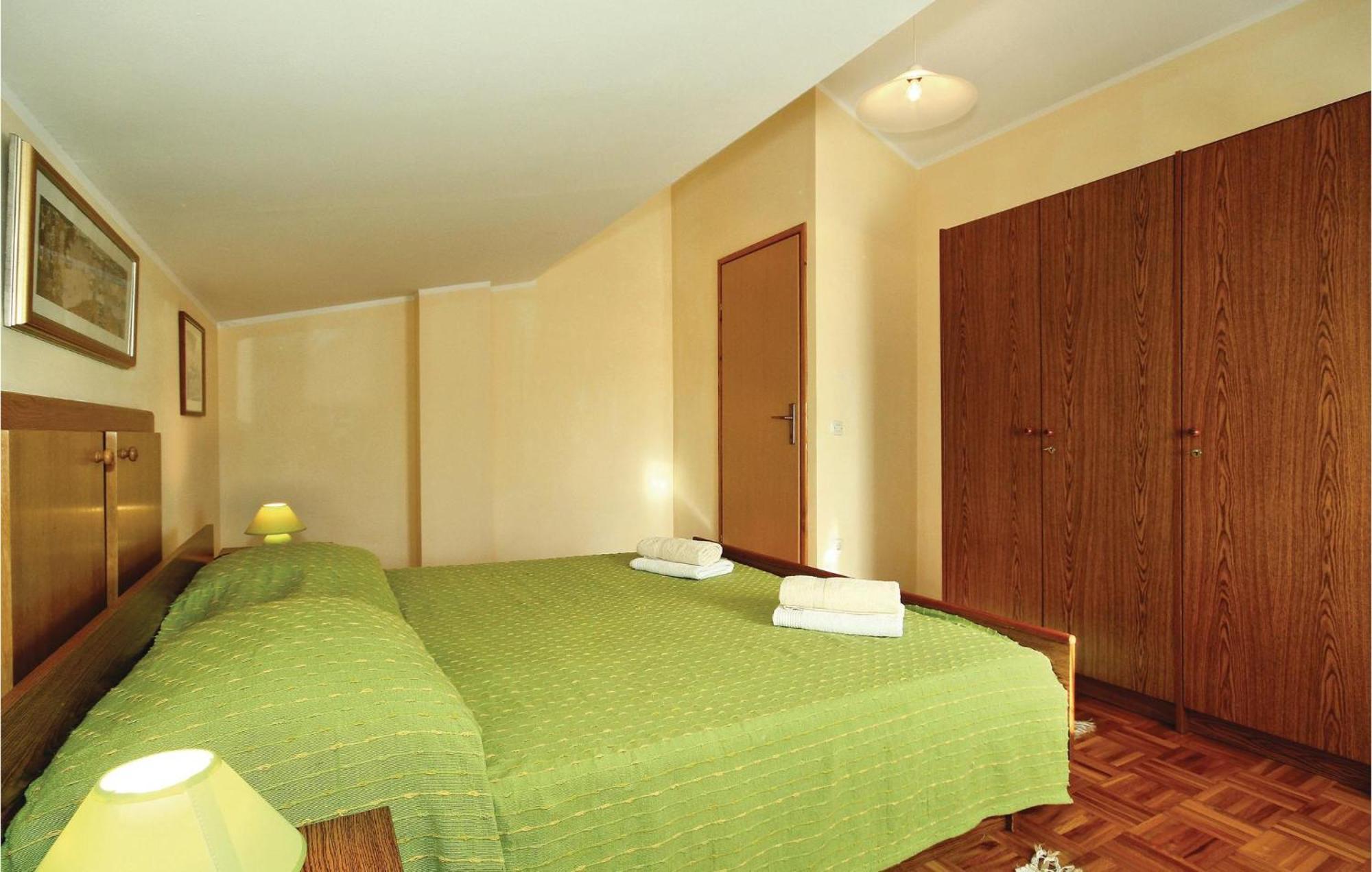 3 Bedroom Gorgeous Apartment In Porec Luaran gambar