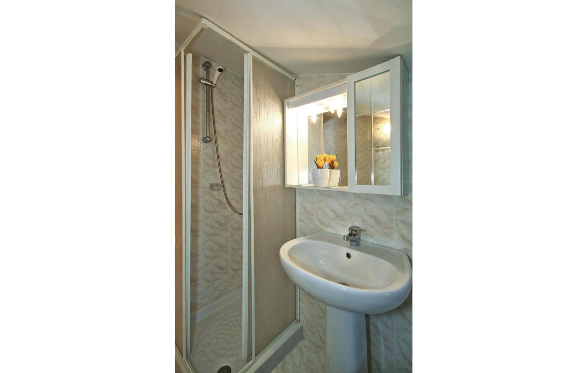 3 Bedroom Gorgeous Apartment In Porec Luaran gambar