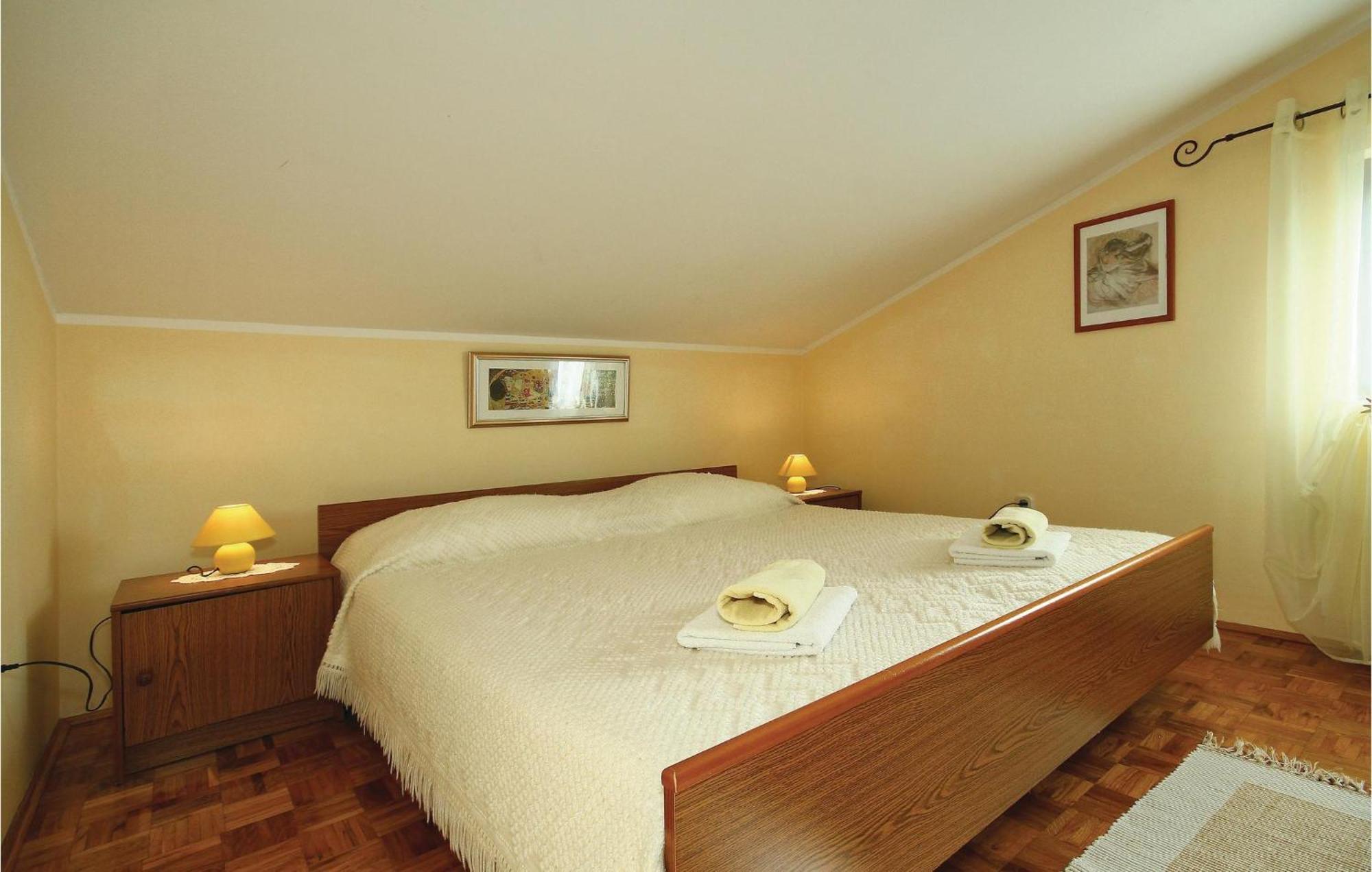 3 Bedroom Gorgeous Apartment In Porec Luaran gambar