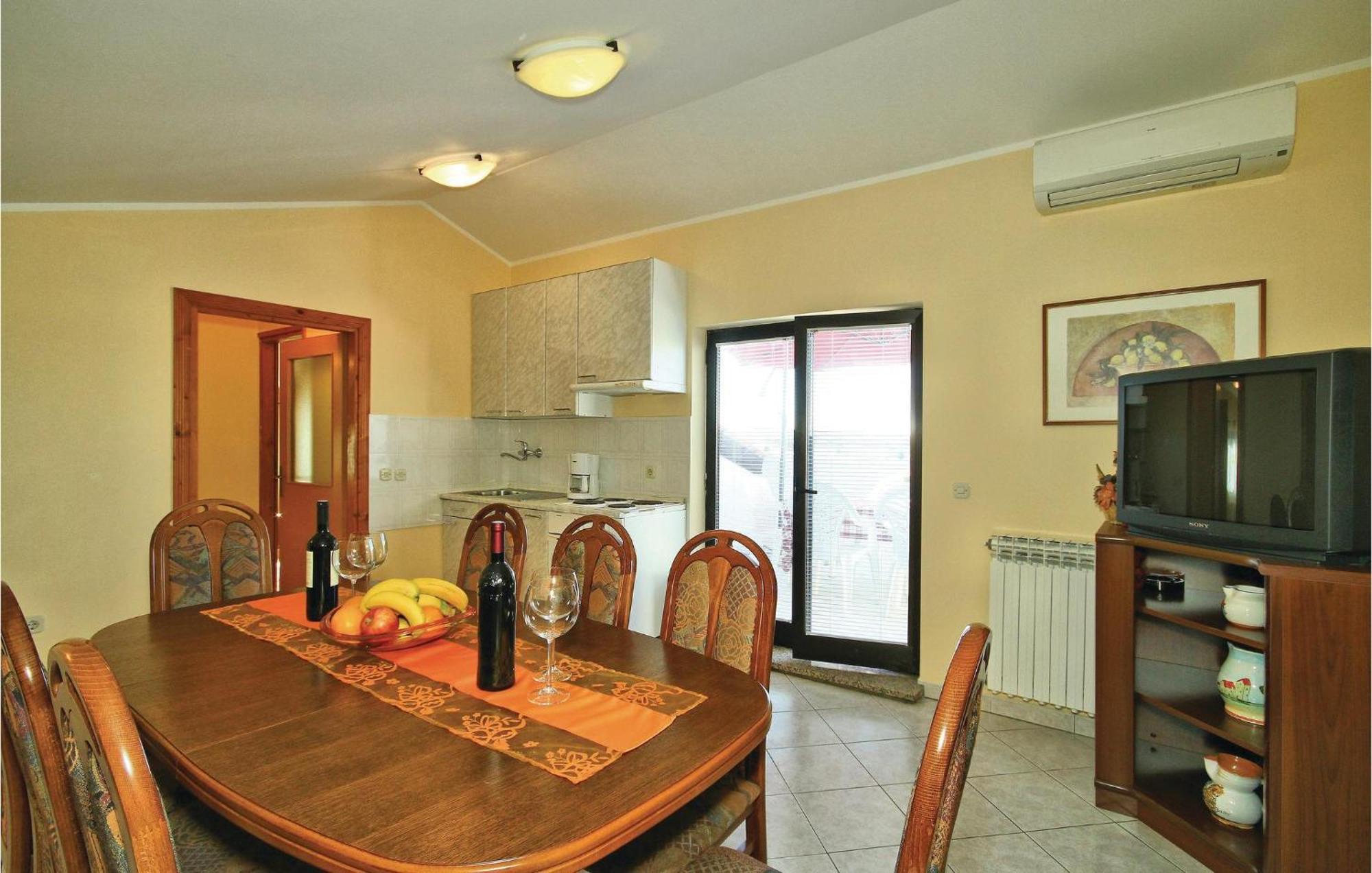 3 Bedroom Gorgeous Apartment In Porec Luaran gambar