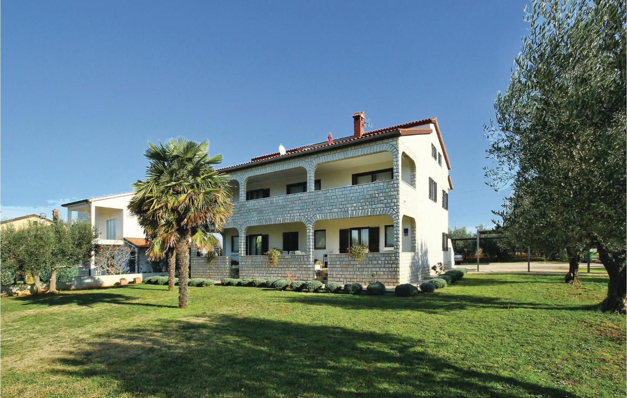 3 Bedroom Gorgeous Apartment In Porec Luaran gambar