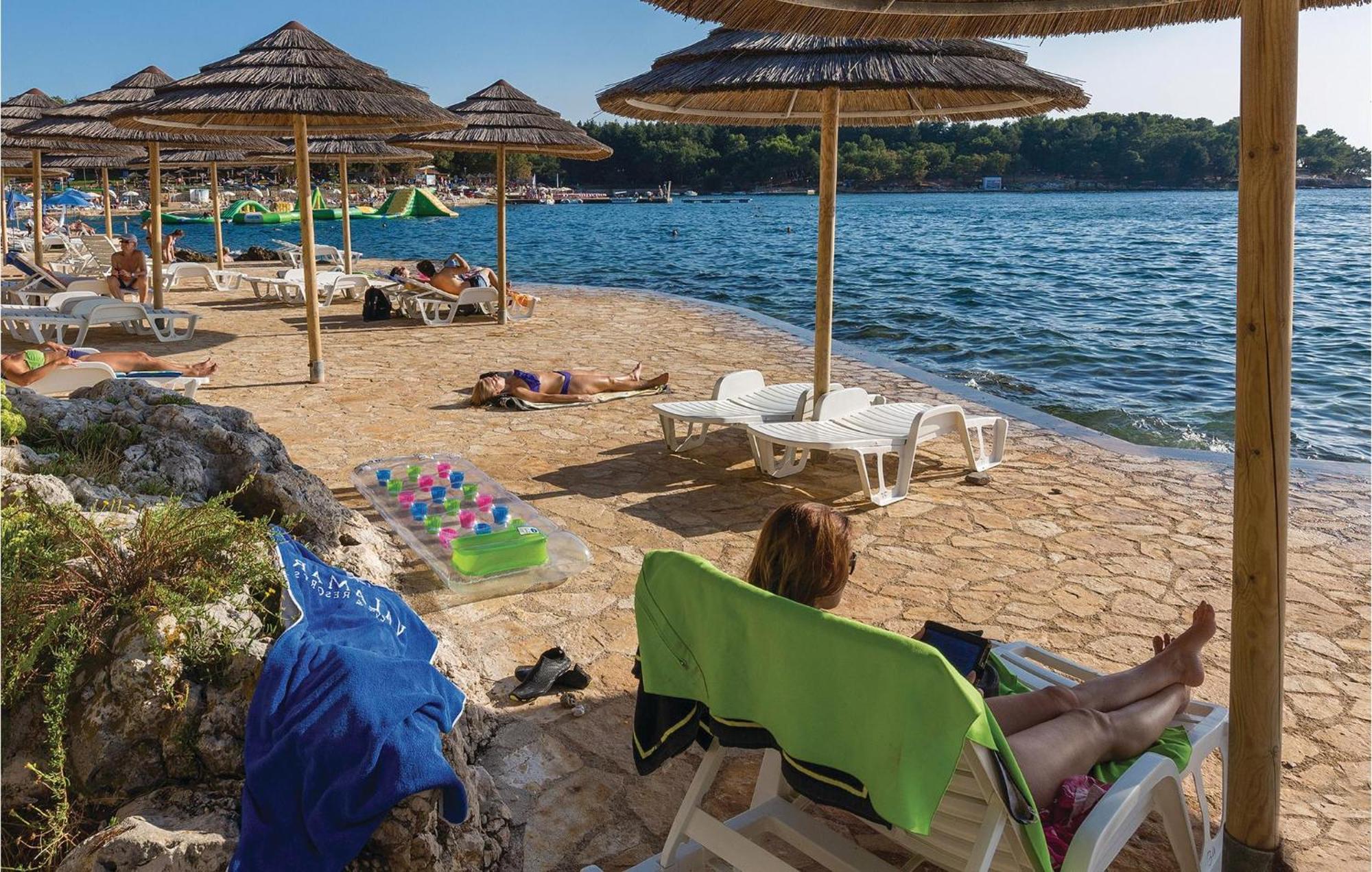 3 Bedroom Gorgeous Apartment In Porec Luaran gambar